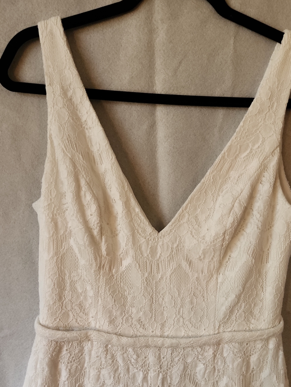 DB soft White Lace V-Neck Sleeveless Wide Leg Jumpsuit. Size 8. - Picture 3 of 11